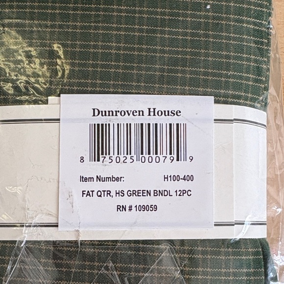 Dunroven House Green and Tan Fabric Fat Quarters - Picture 2 of 4